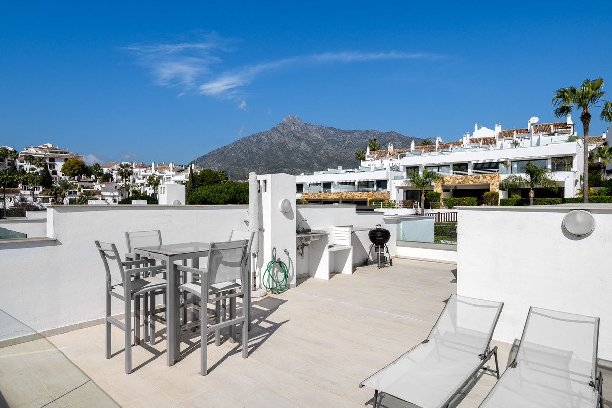 luxo-estate-11 Marbella Golden Mile Marbella townhouse 3 Bedrooms