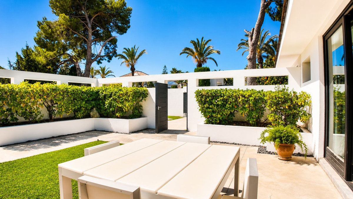Guadalmina Baja San Pedro Alcantara villa 6 Bedrooms