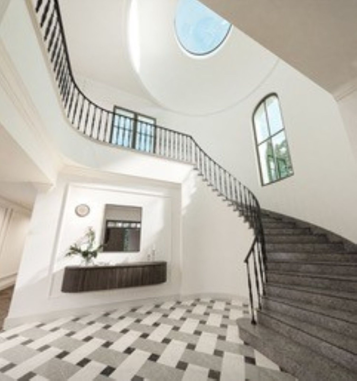 luxo-estate-11 Marbella Golden Mile Marbella villa 6 Bedrooms