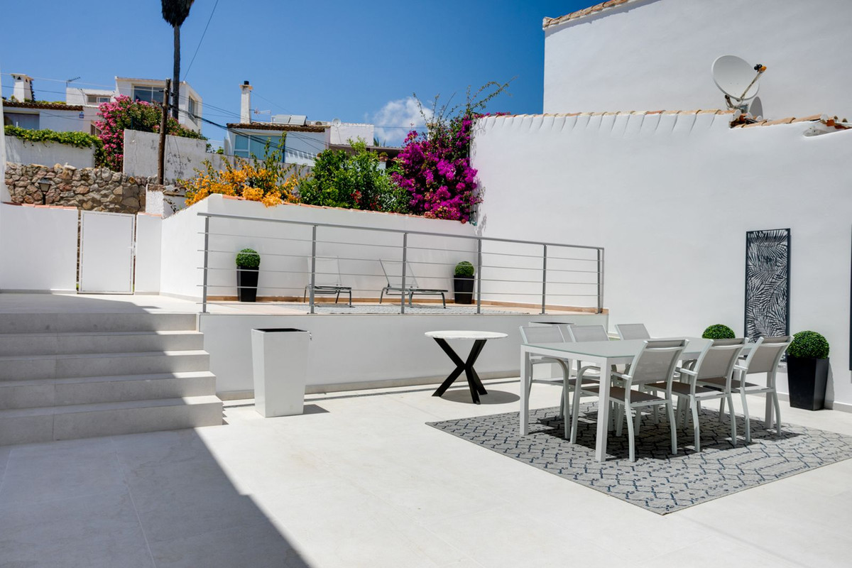 luxo-estate-11 Estepona villa 3 Bedrooms