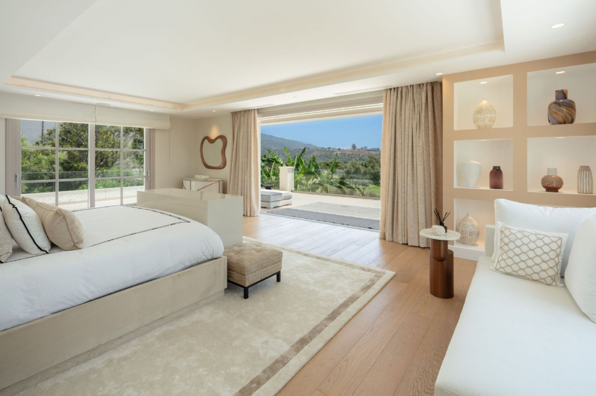 luxo-estate-11 Nueva Andalucia Marbella villa 6 Bedrooms