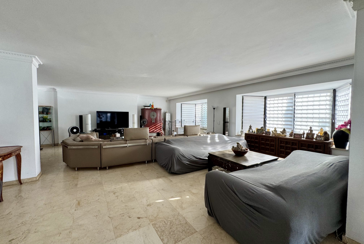 Nueva Andalucia Marbella villa 9 Bedrooms