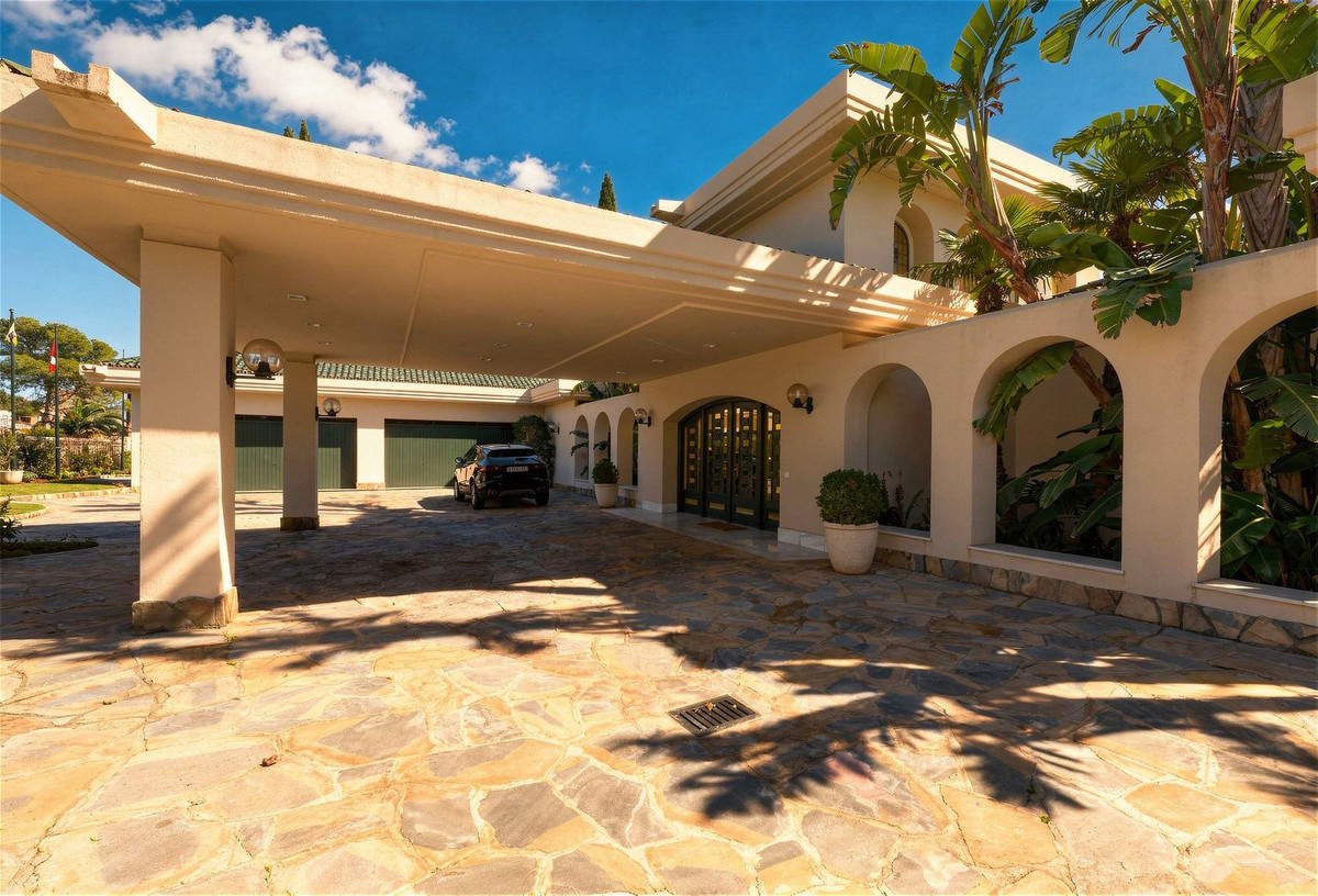 luxo-estate-11 Rio Real Marbella villa 10 Bedrooms