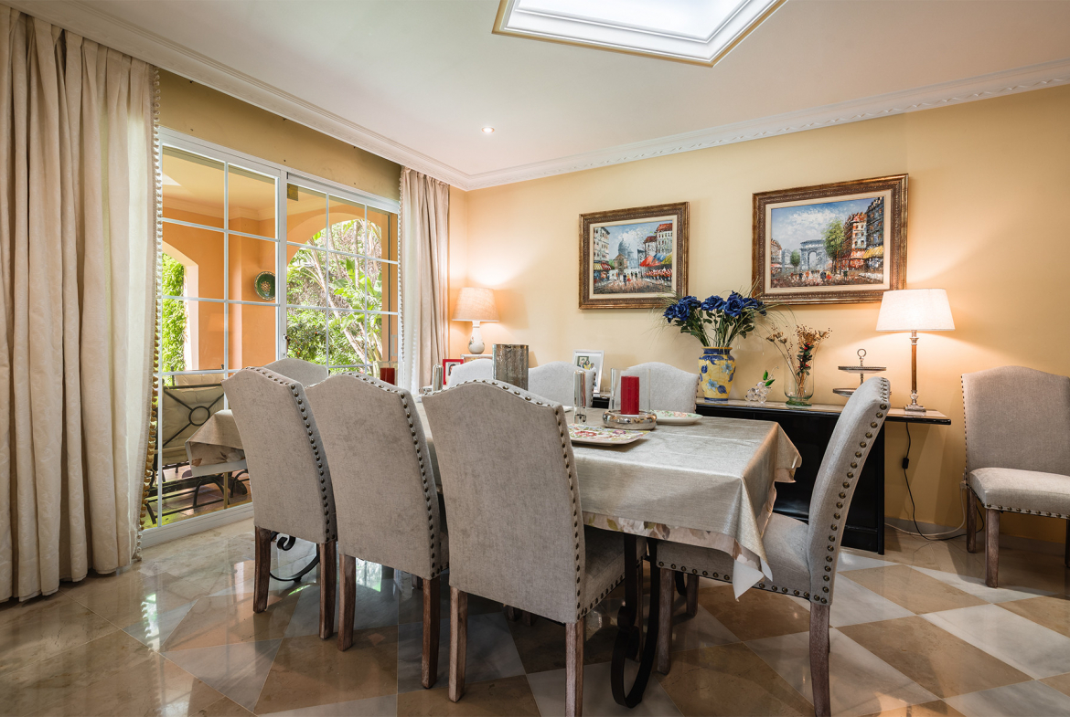 Nueva Andalucia Marbella villa 5 Bedrooms