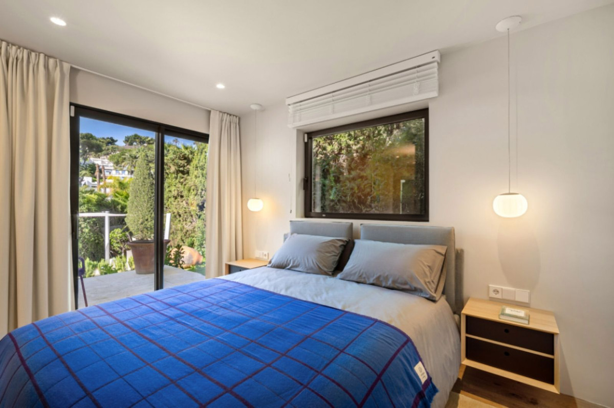 luxo-estate-11 Nueva Andalucia Marbella villa 4 Bedrooms