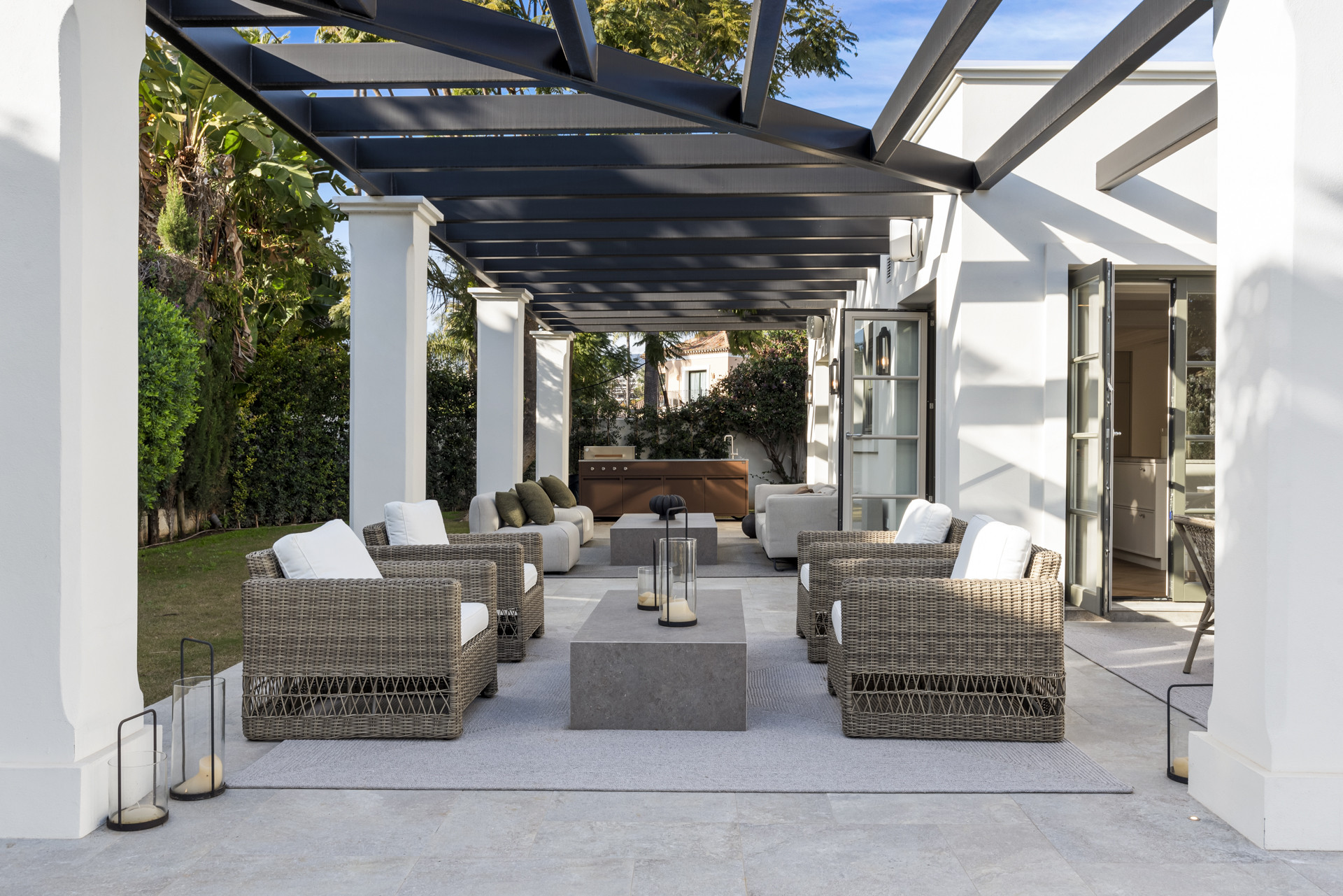 luxo-estate-11 Nueva Andalucia Marbella villa 5 Bedrooms