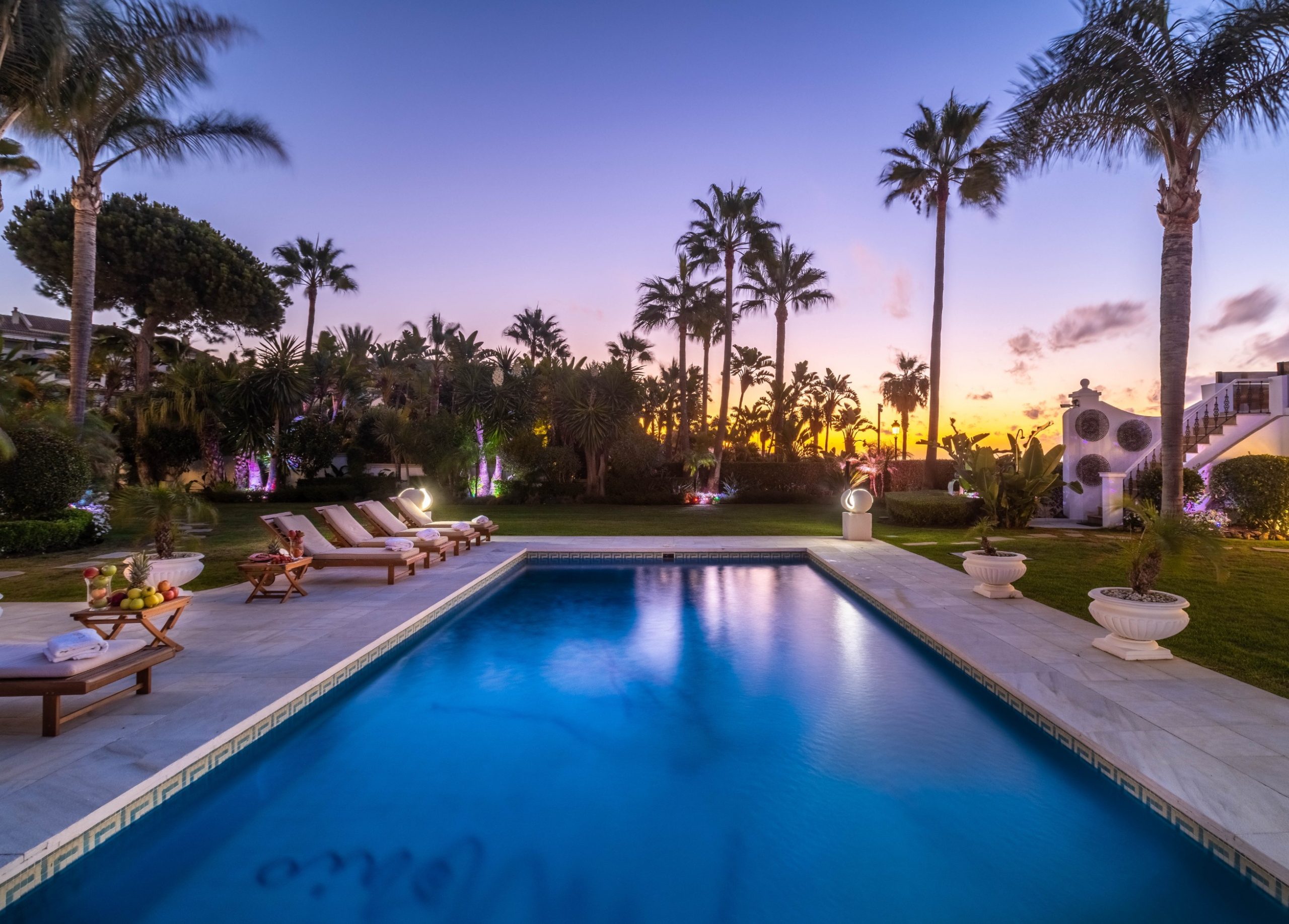 luxo-estate-11 Beachfront Mansion for Sale in Puerto Banús | Marbella