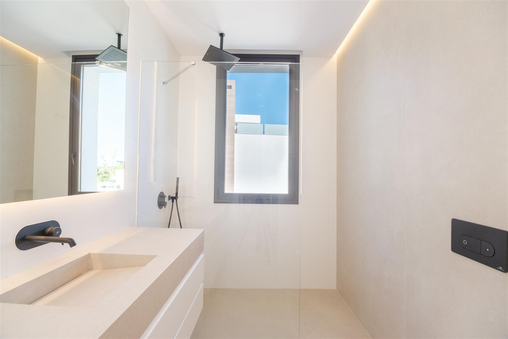 luxo-estate-12 Puerto Banus Marbella villa 4 Bedrooms