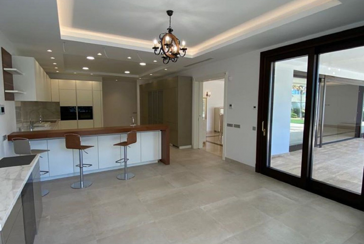 Estepona villa 6 Bedrooms