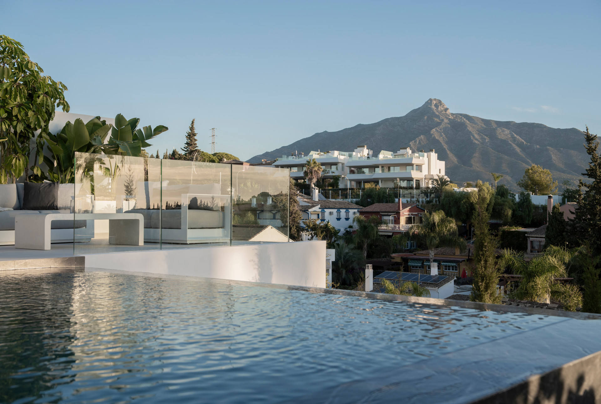 Nueva Andalucia Marbella villa 5 Bedrooms