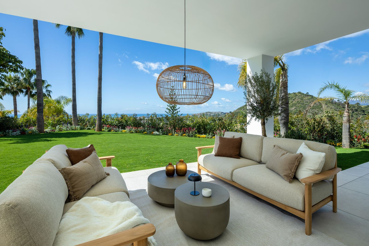 luxo-estate-12 Los Arqueros Benahavis villa 5 Bedrooms