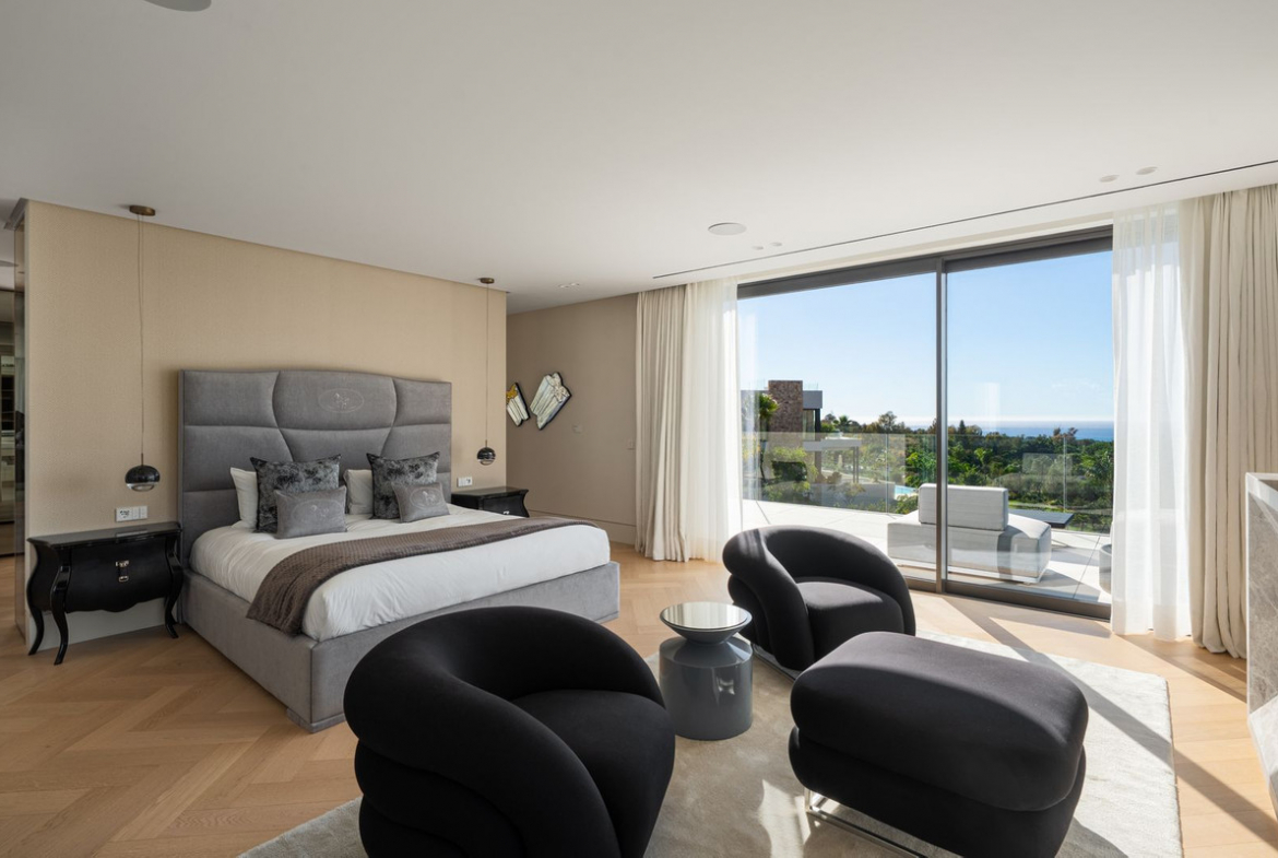 Luxury Villa for Sale in Marbella Hill Club | Golden Mile
