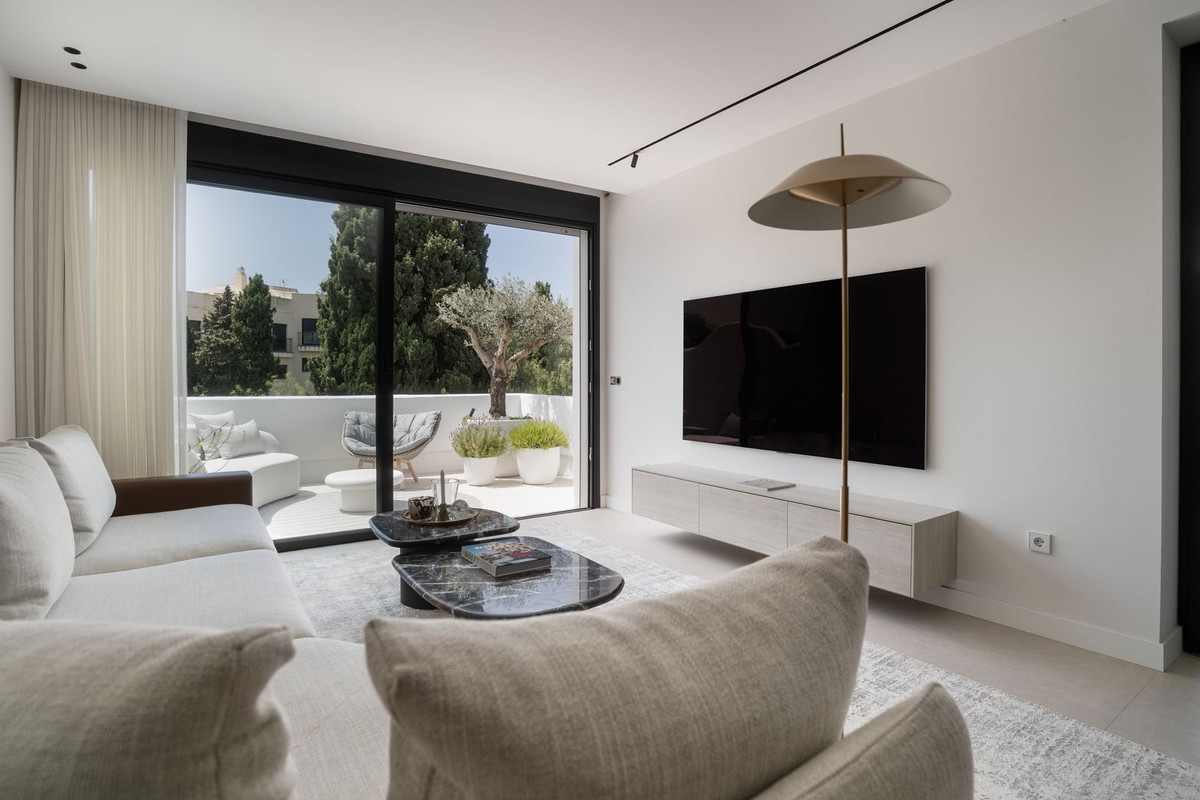 luxo-estate-12 Puerto Banus Marbella penthouse 3 Bedrooms