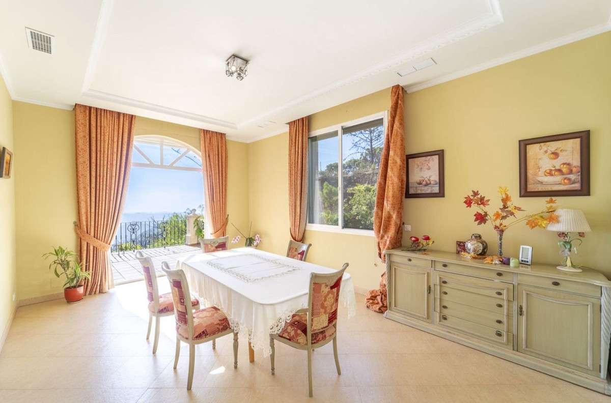 Estepona villa 7 Bedrooms