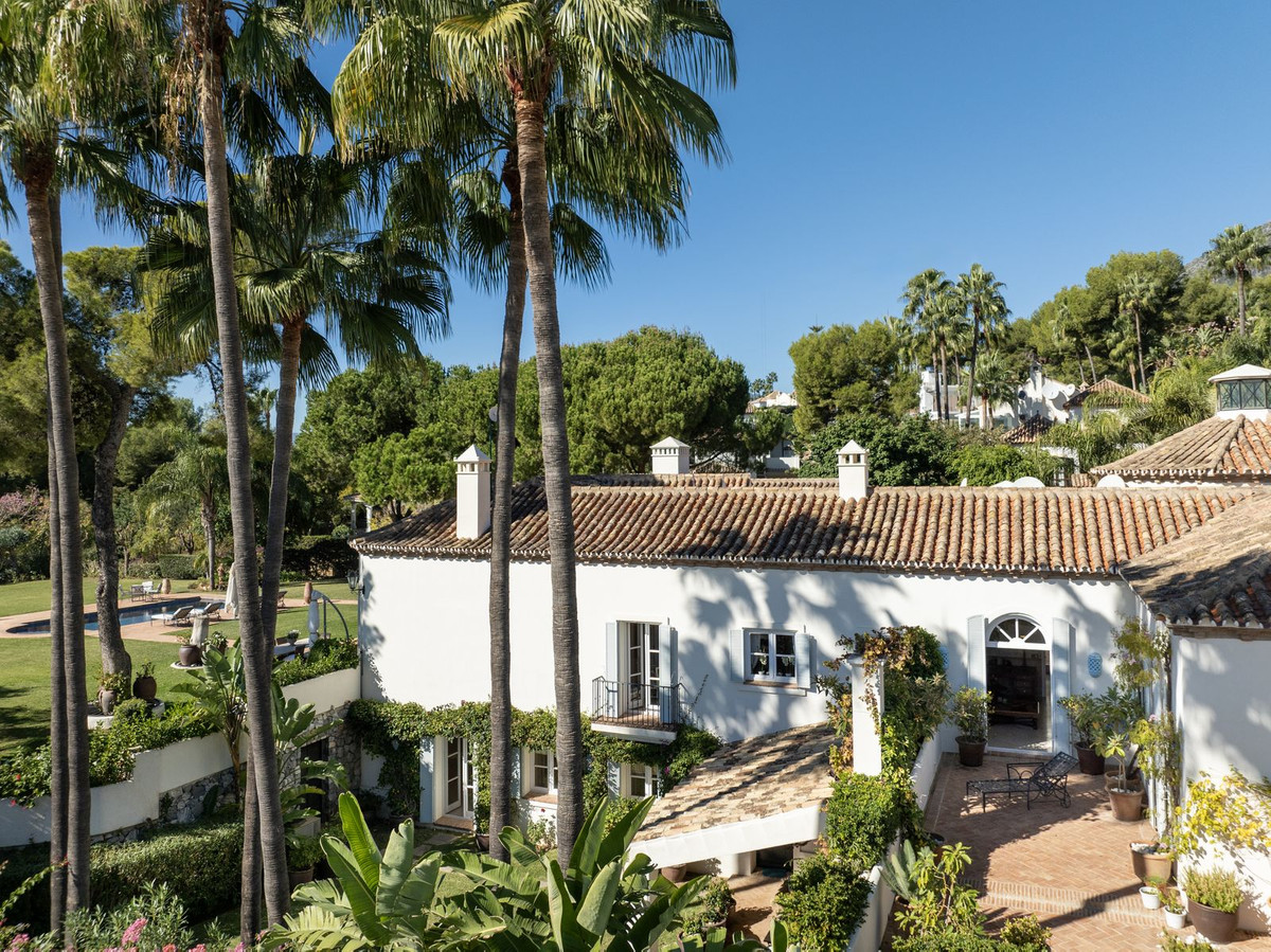 luxo-estate-12 Marbella Golden Mile Marbella villa 7 Bedrooms