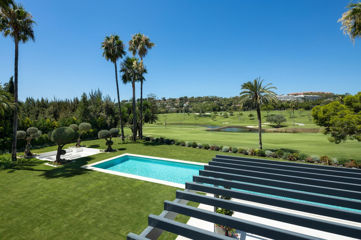 luxo-estate-12 Nueva Andalucia Marbella villa 7 Bedrooms