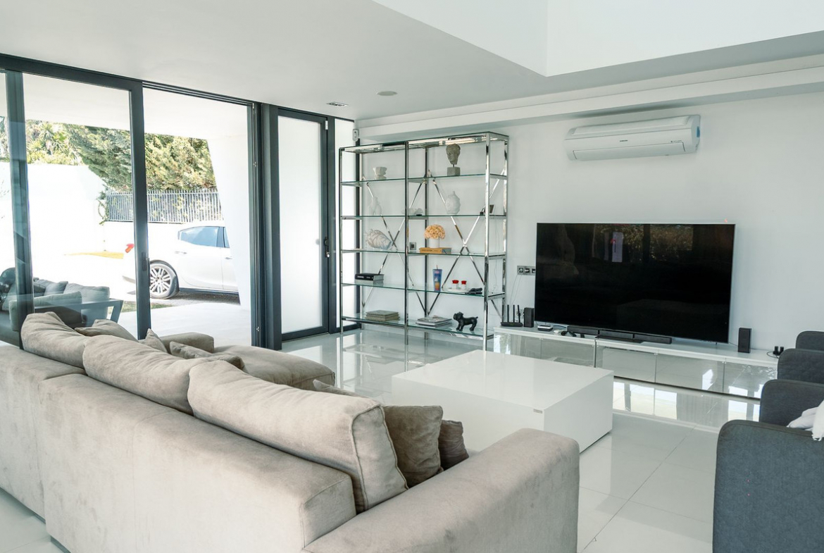 Nueva Andalucia Marbella villa 5 Bedrooms