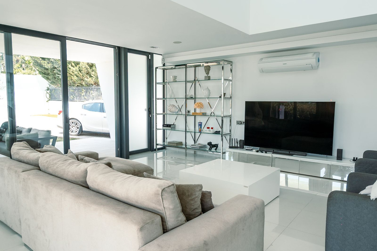 Nueva Andalucia Marbella villa 5 Bedrooms