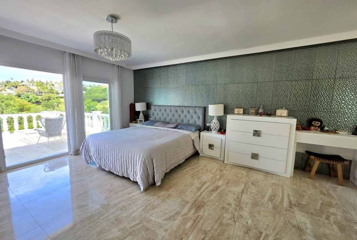 Elviria Marbella villa 5 Bedrooms