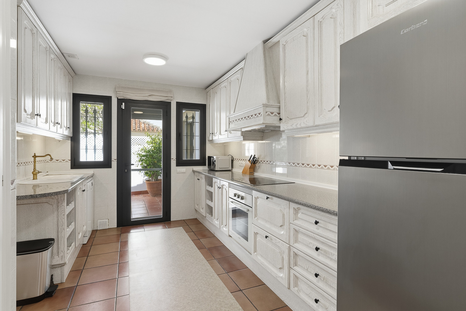 luxo-estate-12 Las Chapas Marbella villa 6 Bedrooms