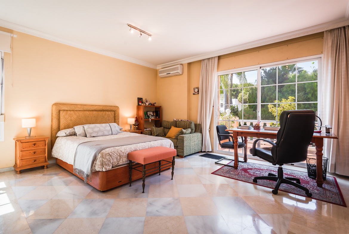 Nueva Andalucia Marbella villa 5 Bedrooms
