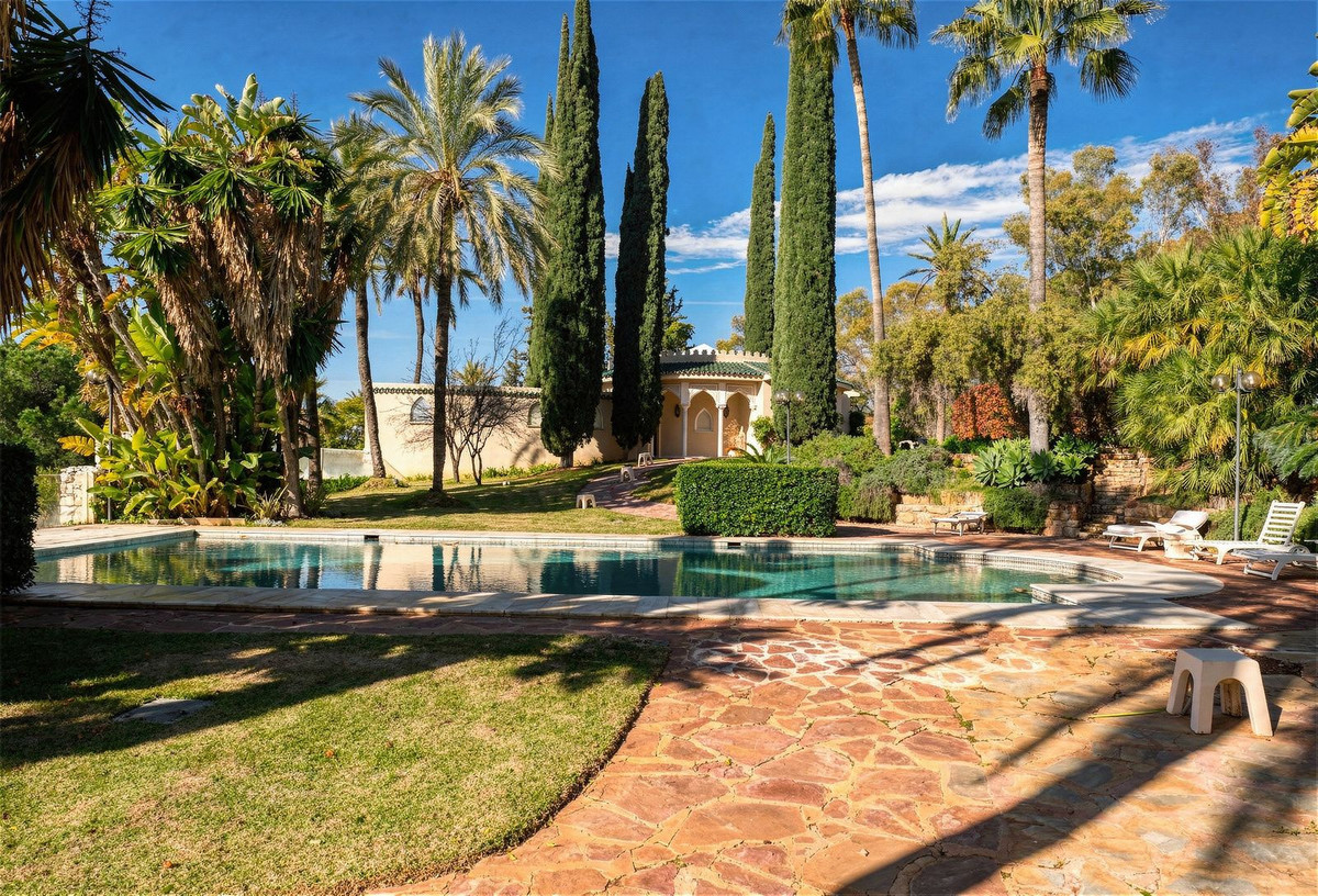 luxo-estate-12 Rio Real Marbella villa 10 Bedrooms