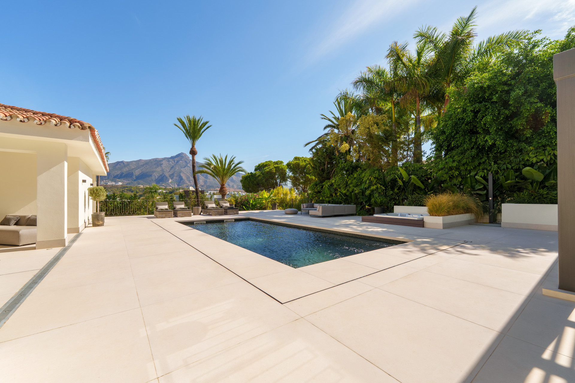 Nueva Andalucia Marbella villa 5 Bedrooms