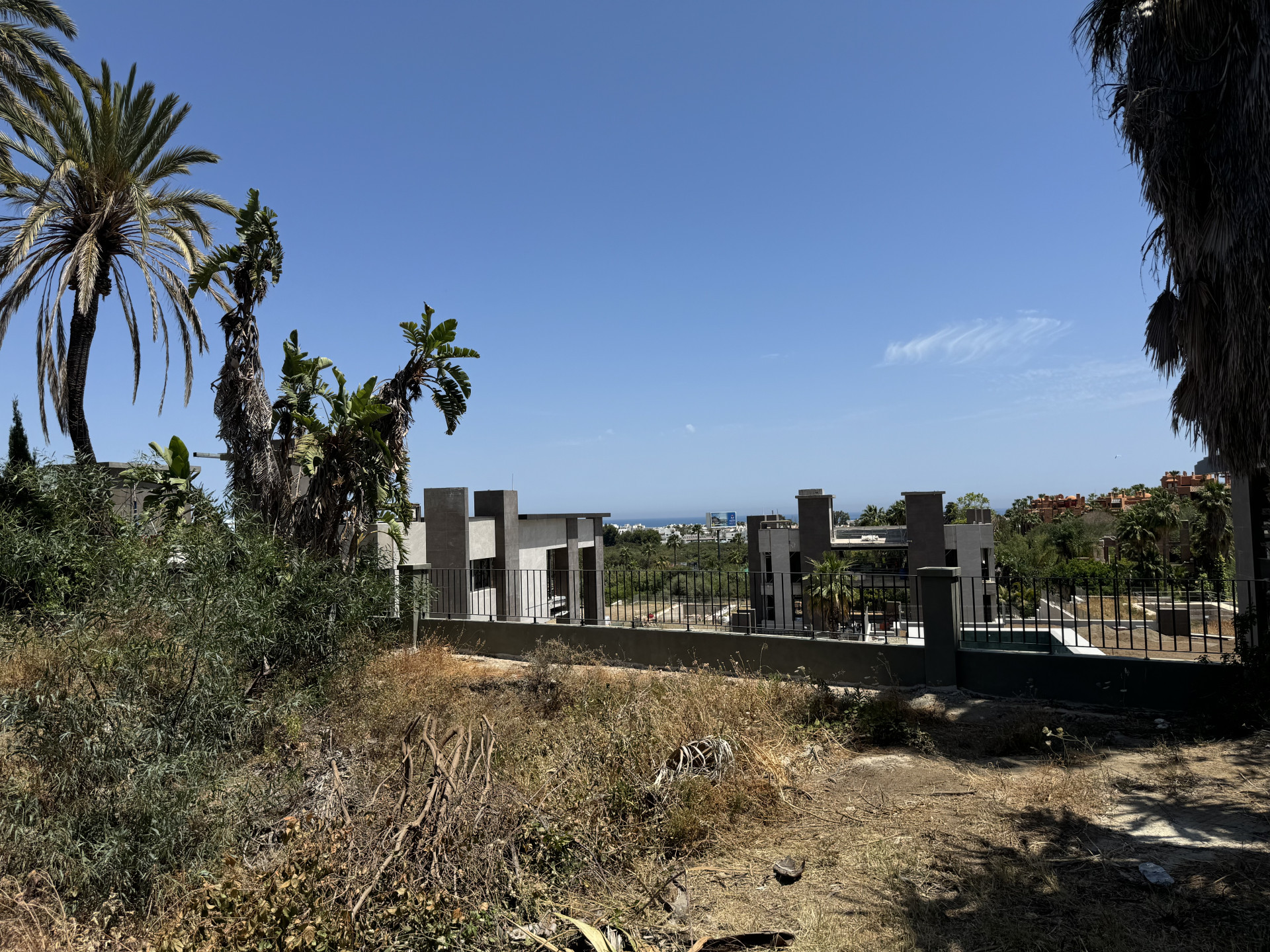 luxo-estate-12 Nueva Andalucia Marbella plot Bedrooms