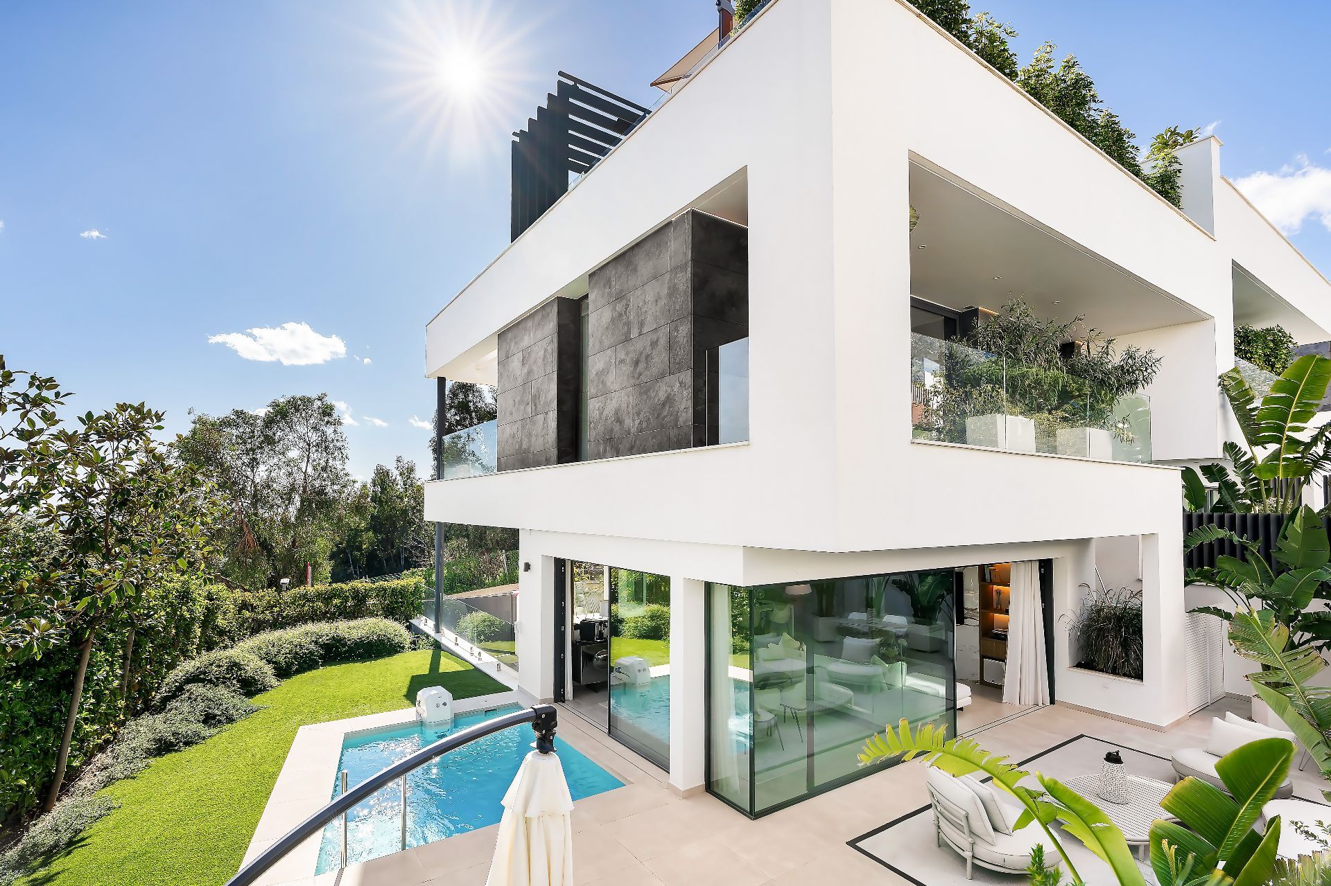luxo-estate-12 Marbella Golden Mile Marbella villa 4 Bedrooms
