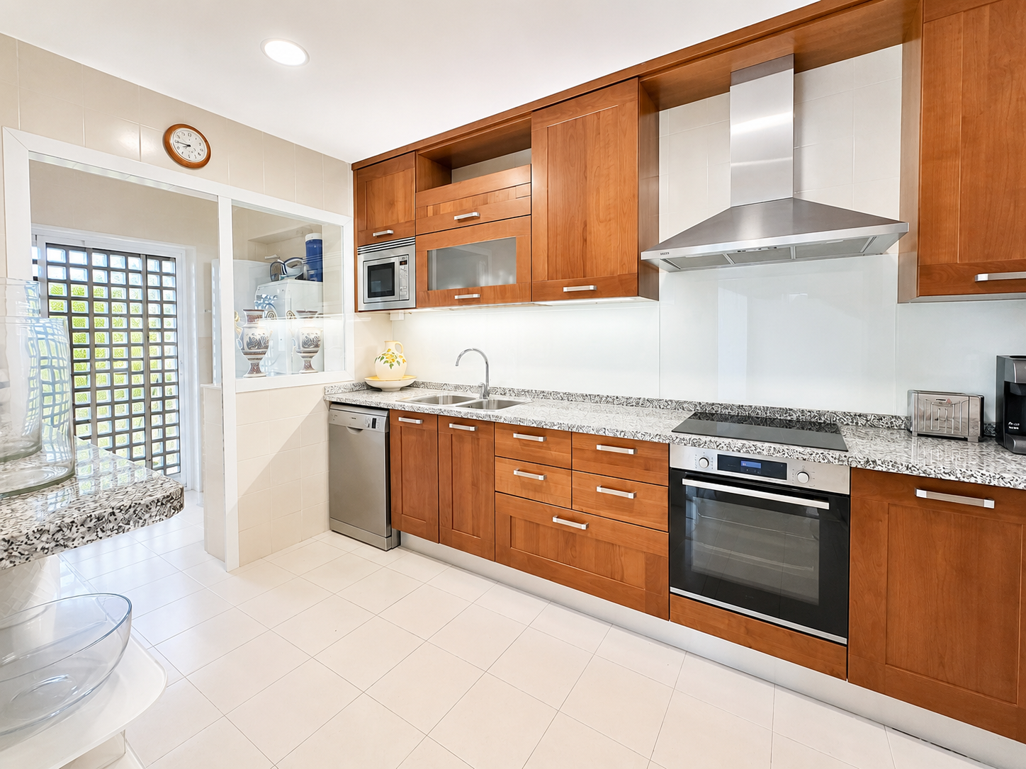 luxo-estate-12 Puerto Banus Marbella penthouse 3 Bedrooms