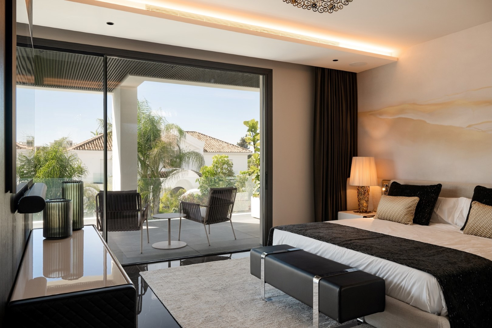 luxo-estate-12 Marbella Golden Mile Marbella villa 5 Bedrooms