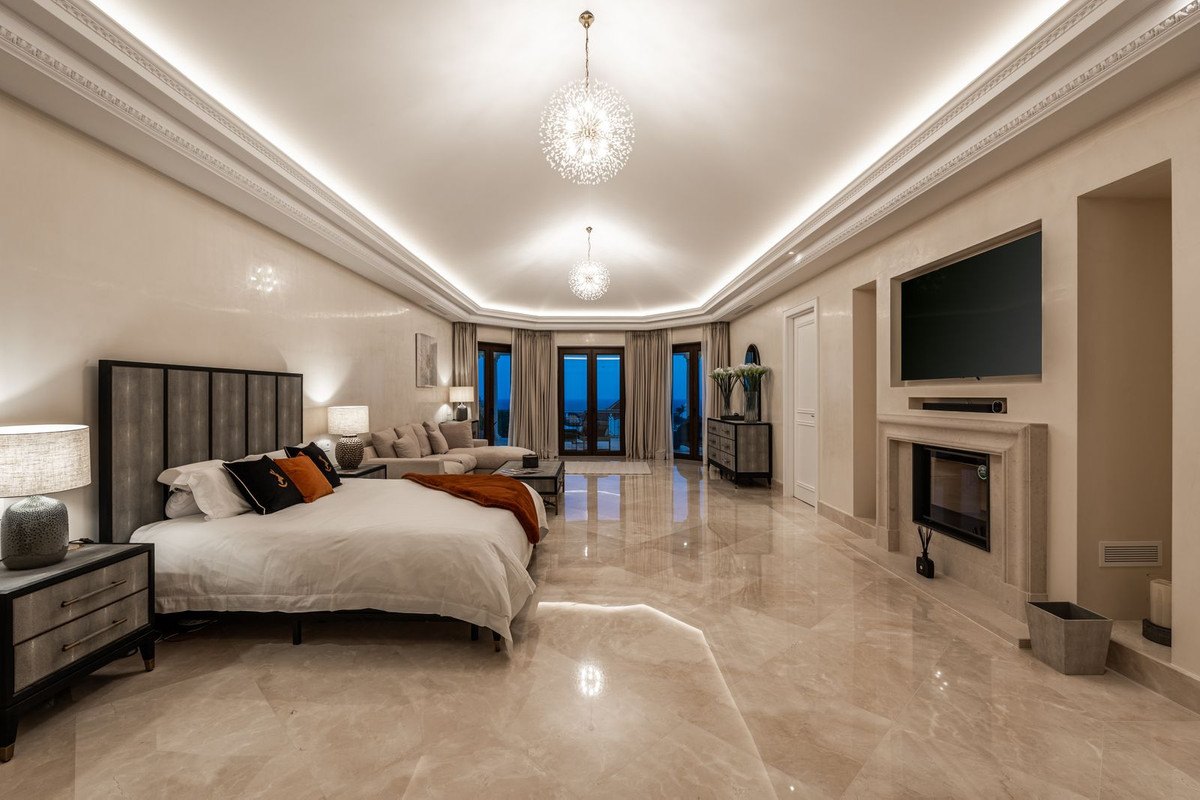 luxo-estate-12 Marbella Golden Mile Marbella villa 8 Bedrooms