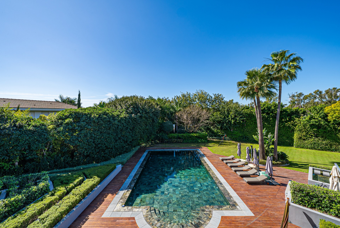 Luxury Frontline Golf Villa in Guadalmina Baja