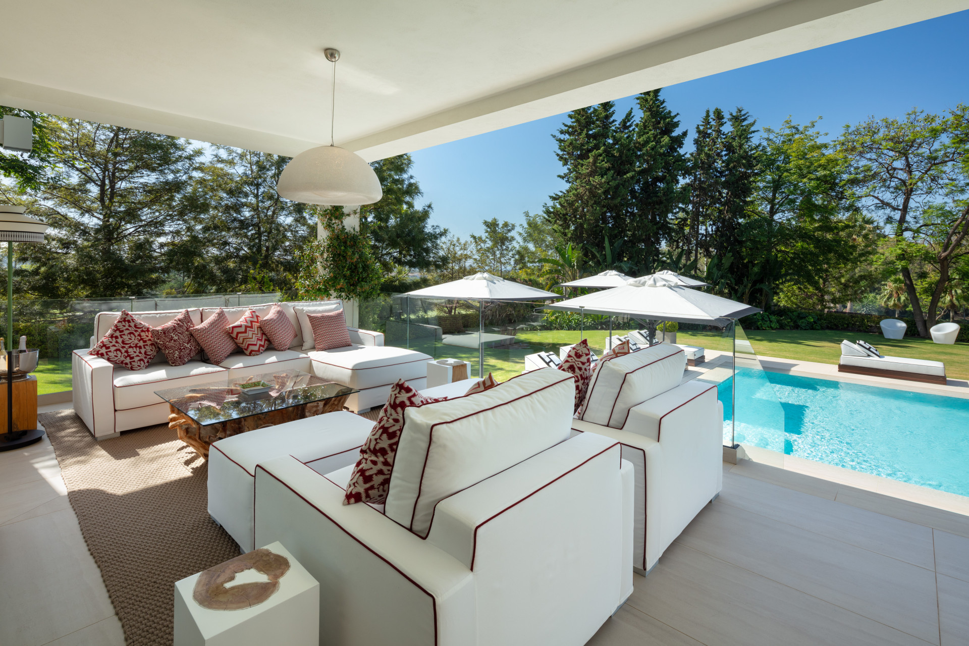 luxo-estate-12 Nueva Andalucia Marbella villa 6 Bedrooms