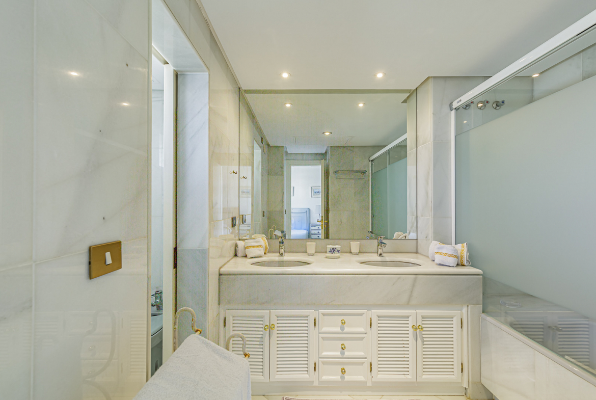 Puerto Banus Marbella penthouse 3 Bedrooms