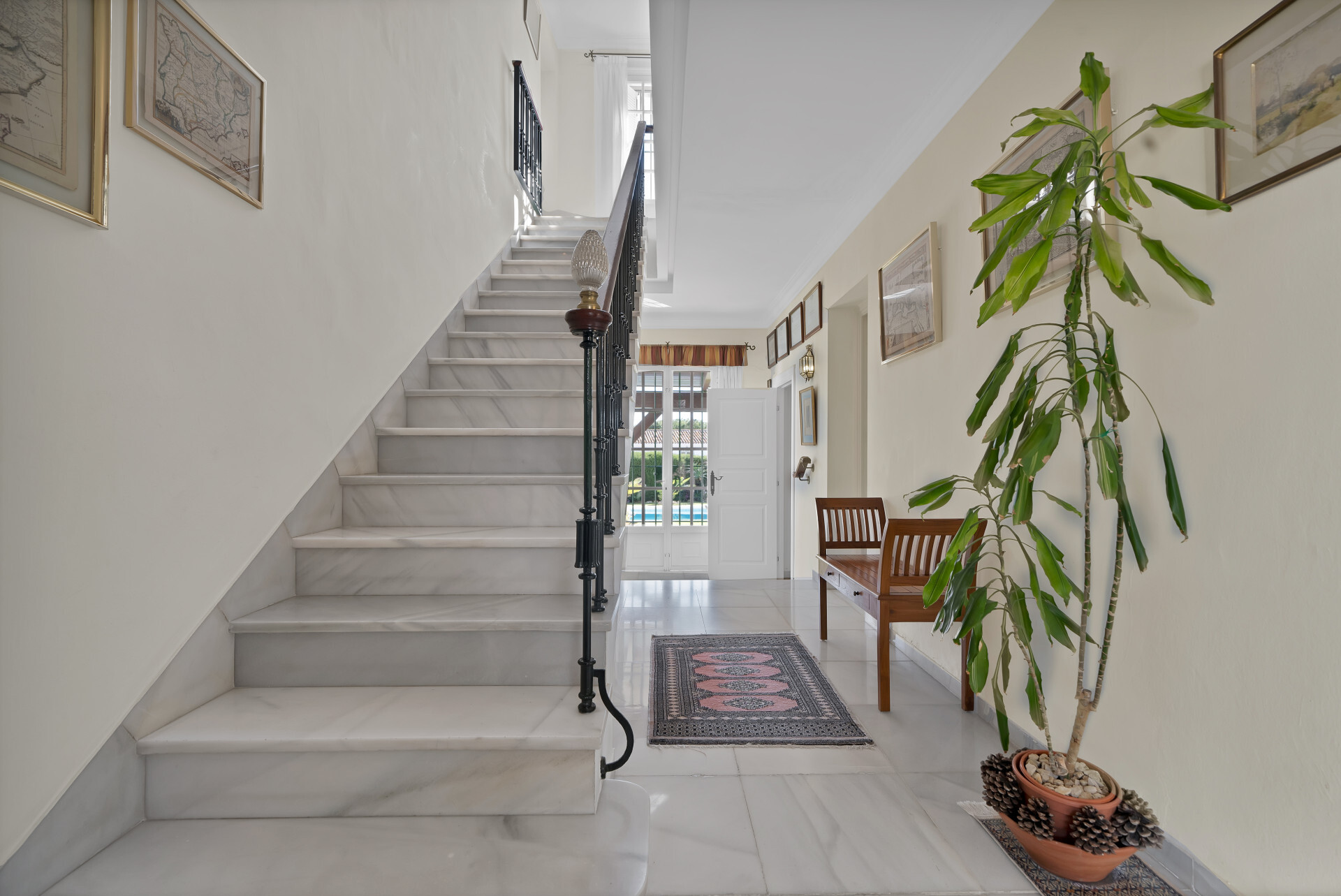 luxo-estate-13 Nueva Andalucia Marbella villa 6 Bedrooms
