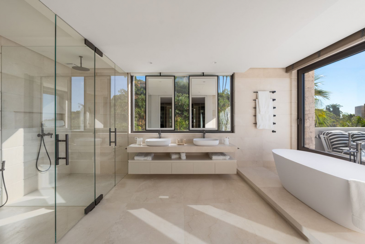 Luxury Villa for Sale in Marbella Hill Club | Golden Mile
