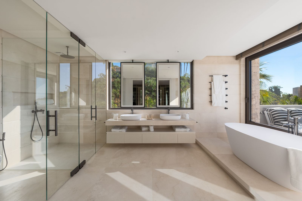luxo-estate-13 Luxury Villa for Sale in Marbella Hill Club | Golden Mile