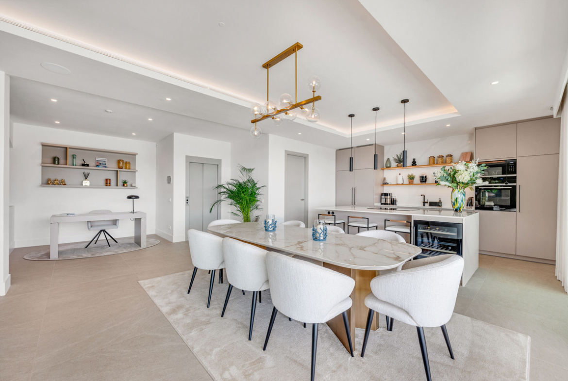 New Golden Mile Estepona villa 6 Bedrooms