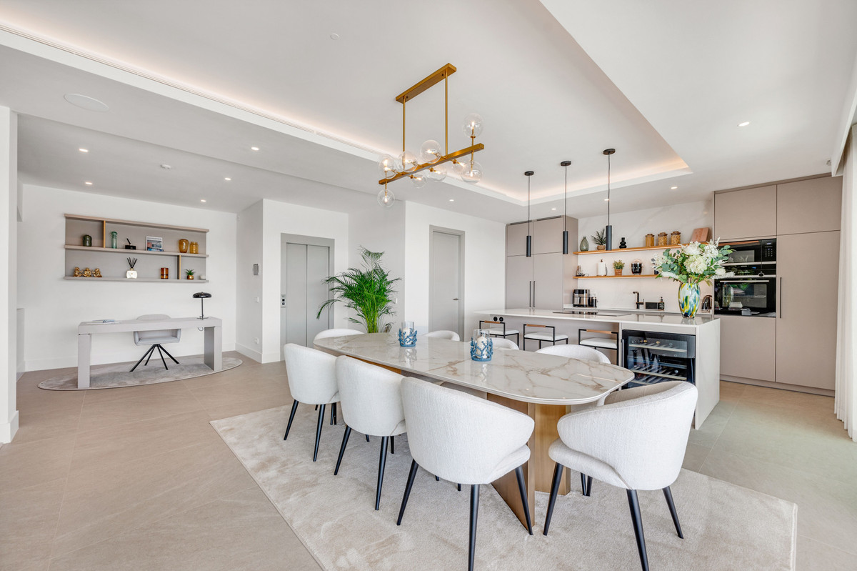 New Golden Mile Estepona villa 6 Bedrooms