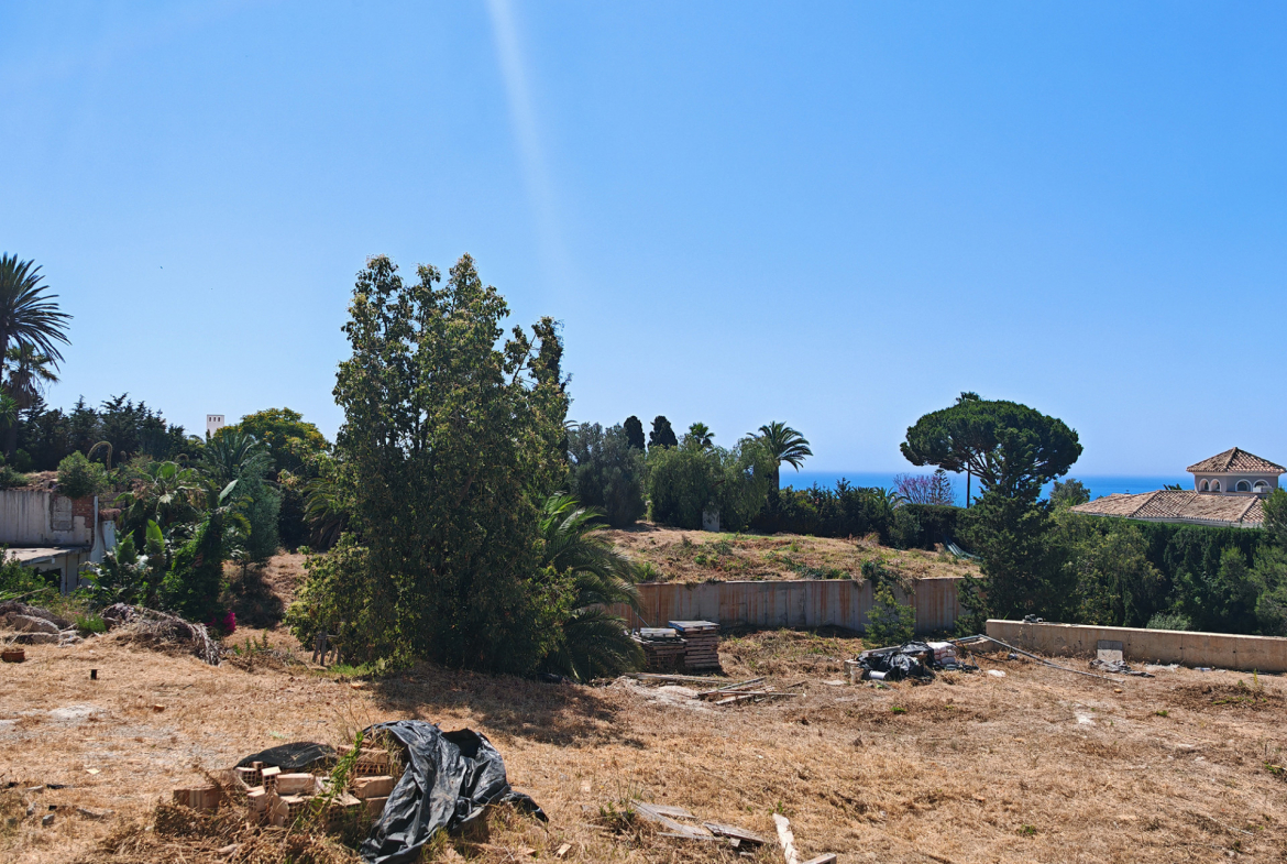 Las Chapas Marbella plot  Bedrooms