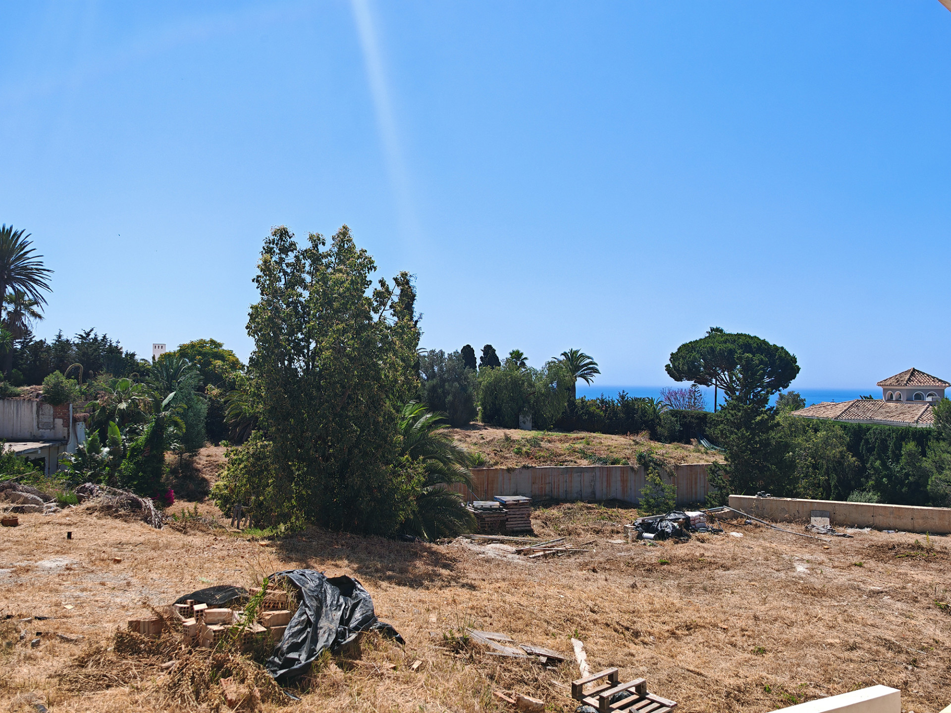 luxo-estate-13 Las Chapas Marbella plot Bedrooms