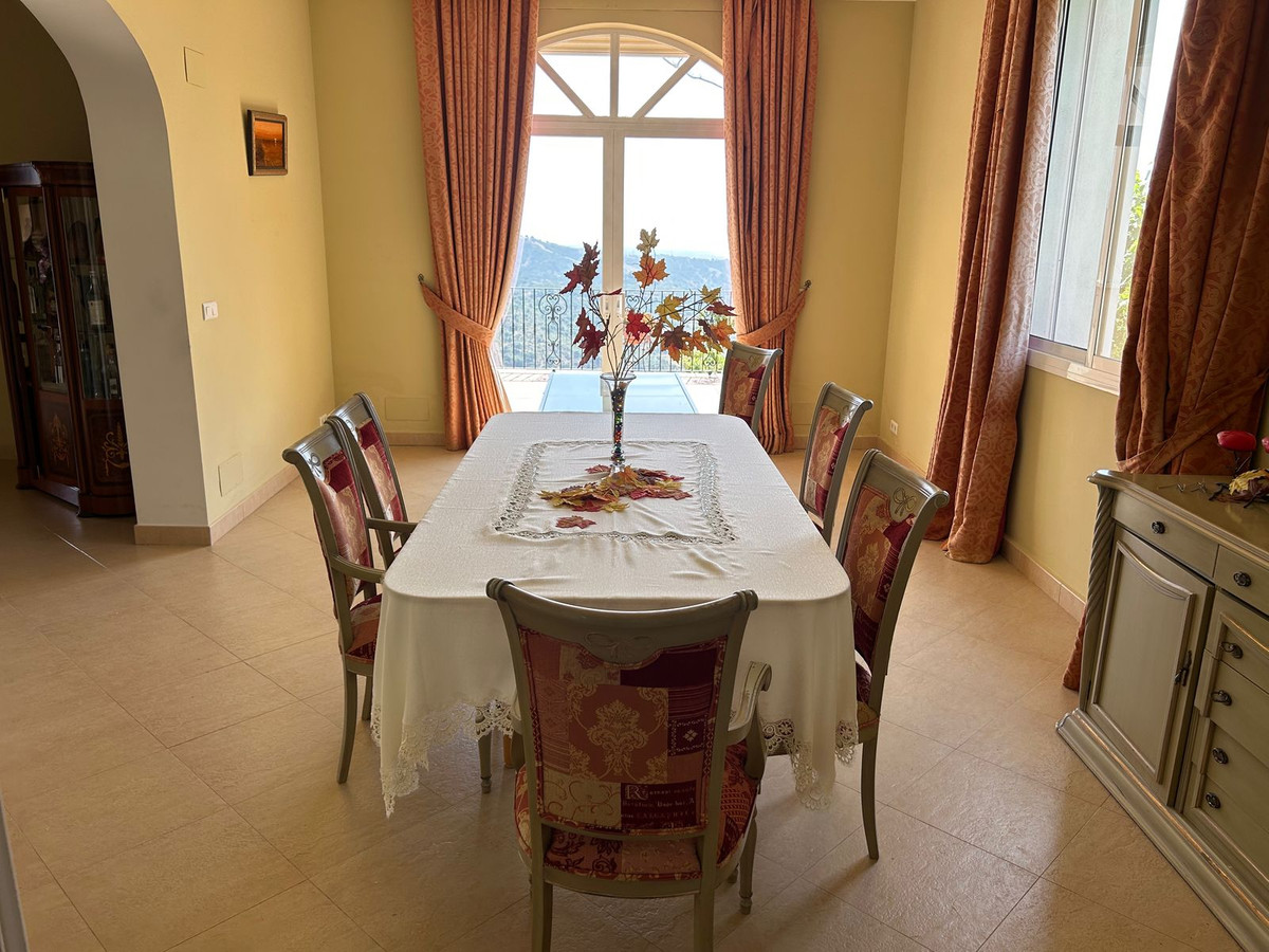 Estepona villa 7 Bedrooms