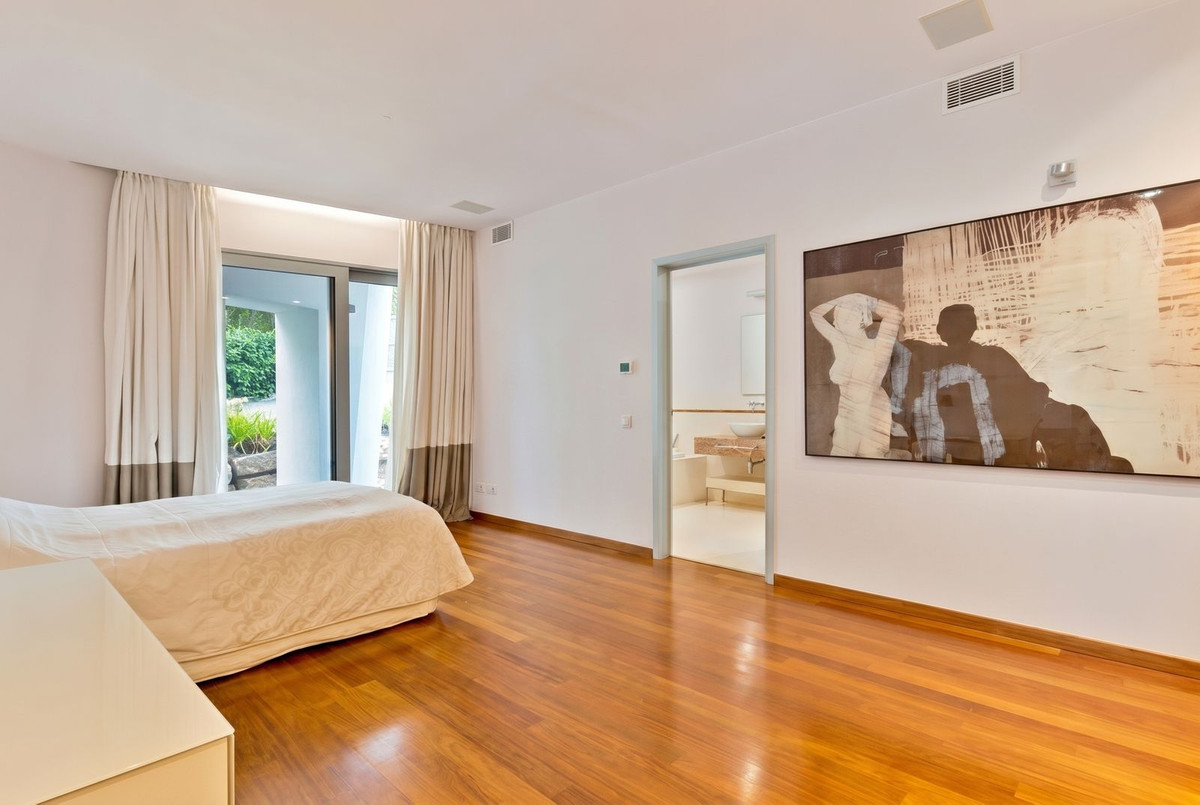 luxo-estate-13 Sierra Blanca Marbella townhouse 4 Bedrooms