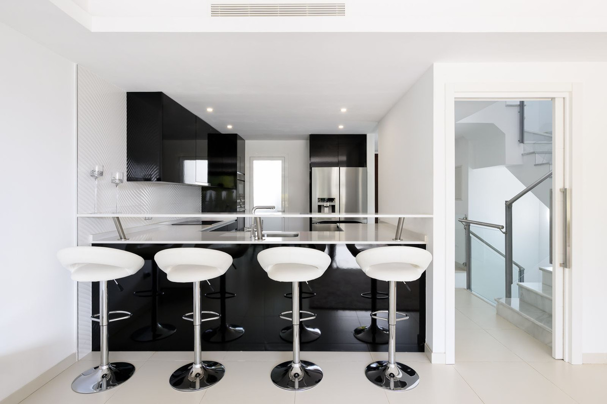 luxo-estate-13 Marbella Golden Mile Marbella townhouse 3 Bedrooms
