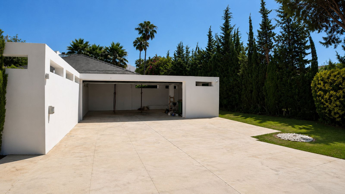 Guadalmina Baja San Pedro Alcantara villa 6 Bedrooms