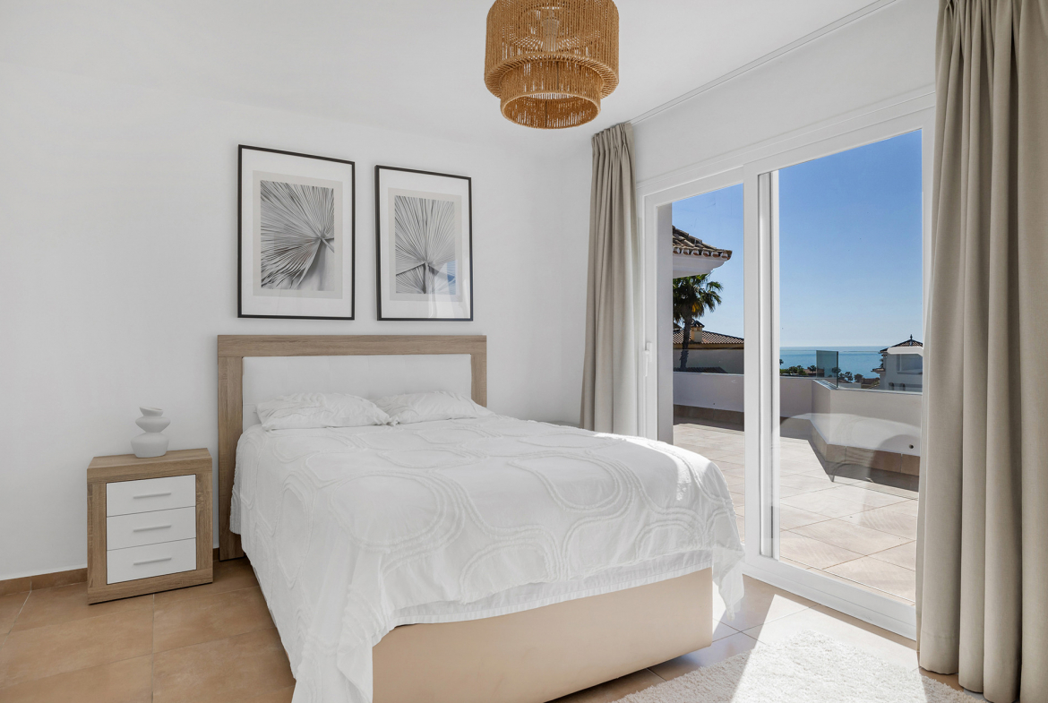 Estepona villa 6 Bedrooms