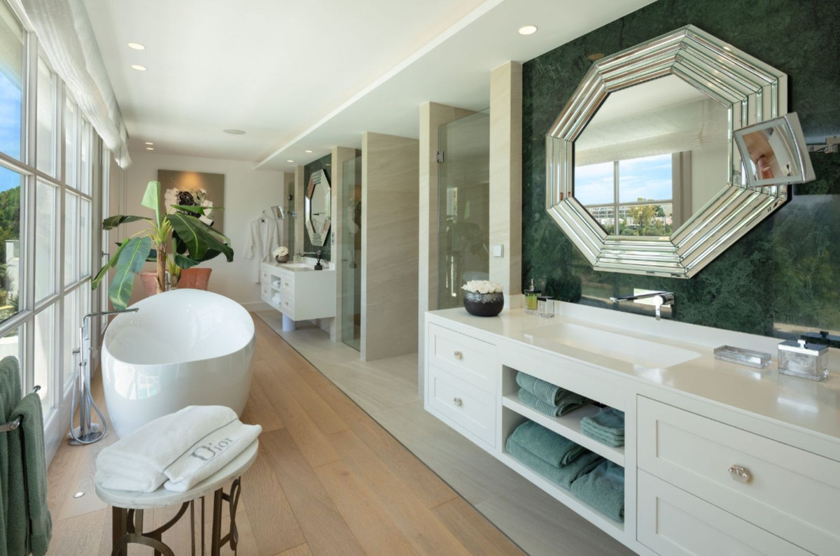 luxo-estate-13 Nueva Andalucia Marbella villa 6 Bedrooms