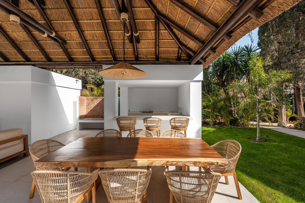 luxo-estate-13 Nueva Andalucia Marbella villa 5 Bedrooms