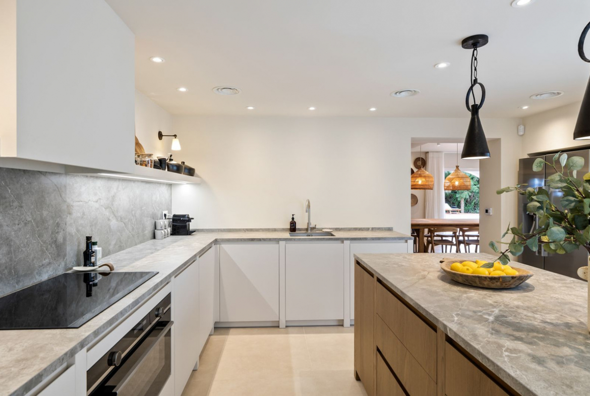 Las Chapas Marbella villa 3 Bedrooms